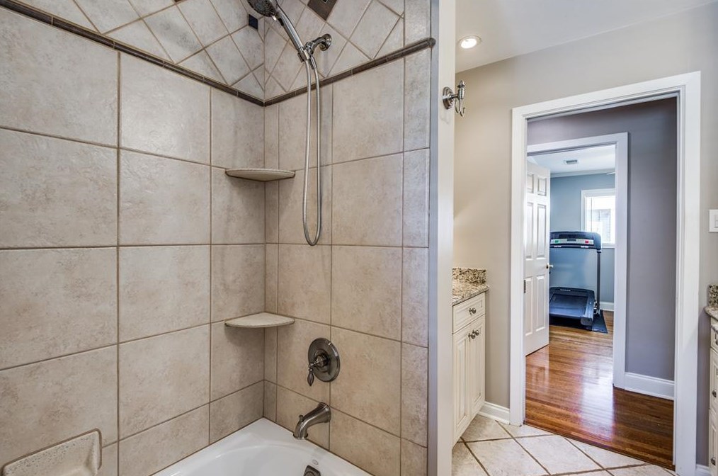 9642 Meadowcroft Dr, Houston TX 77063-3720 exterior