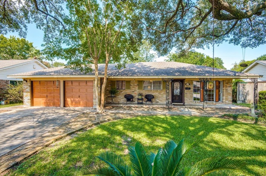 9642 Meadowcroft Dr, Houston, TX 77063-3720