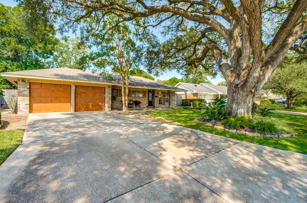 9642 Meadowcroft Dr, Houston TX 77063-3720 exterior