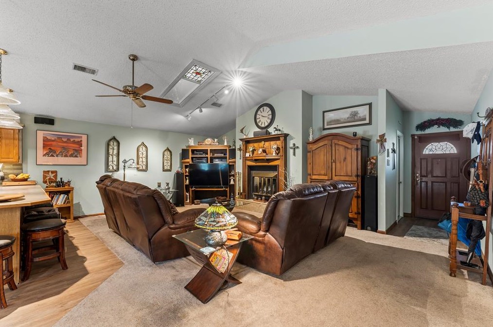 819 Helms Rd, Houston TX  77088-1936 exterior