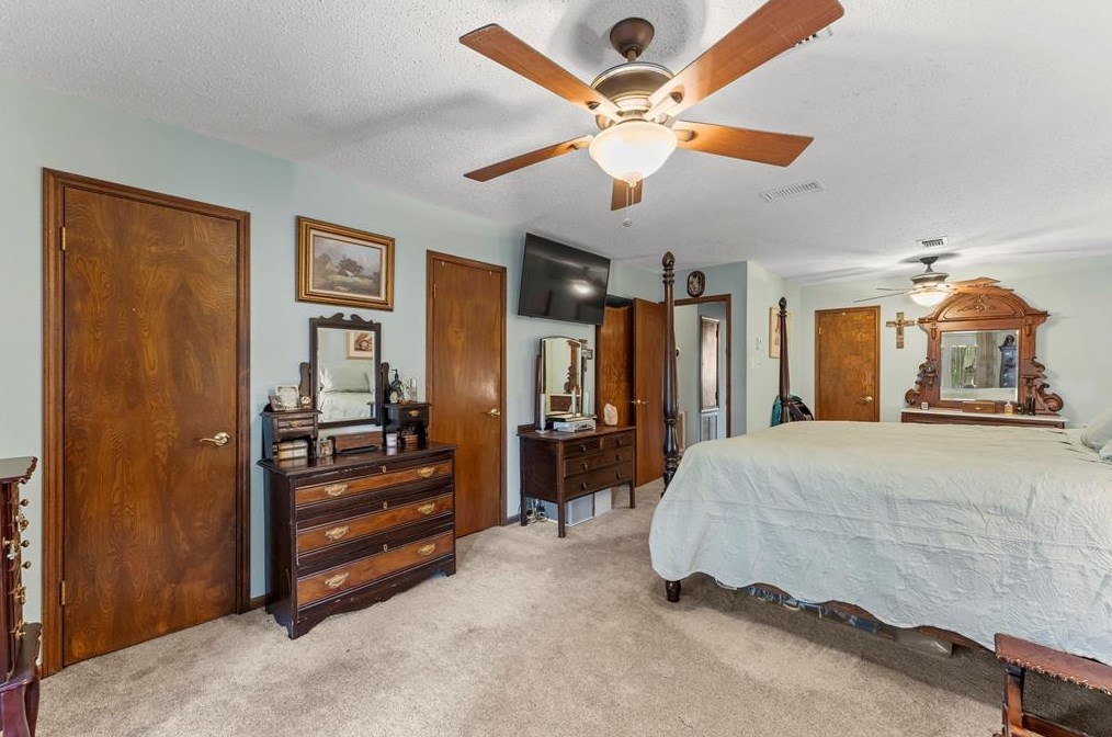 819 Helms Rd, Houston TX  77088-1936 exterior