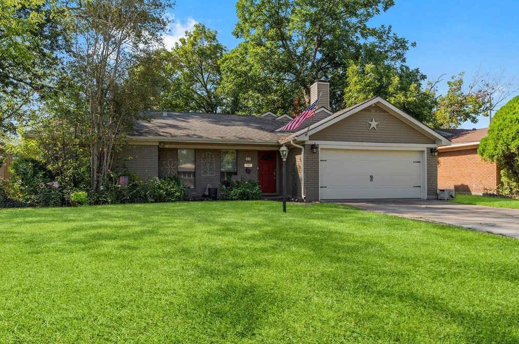 819 Helms Rd, Houston TX  77088-1902 exterior