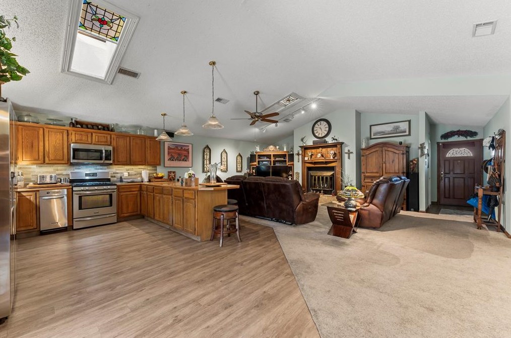 819 Helms Rd, Houston TX  77088-1936 exterior