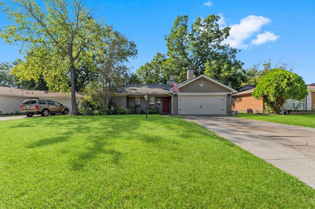 819 Helms Rd, Houston TX  77088-1936 exterior