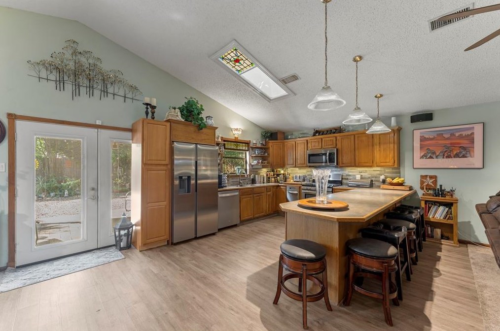 819 Helms Rd, Houston TX  77088-1936 exterior