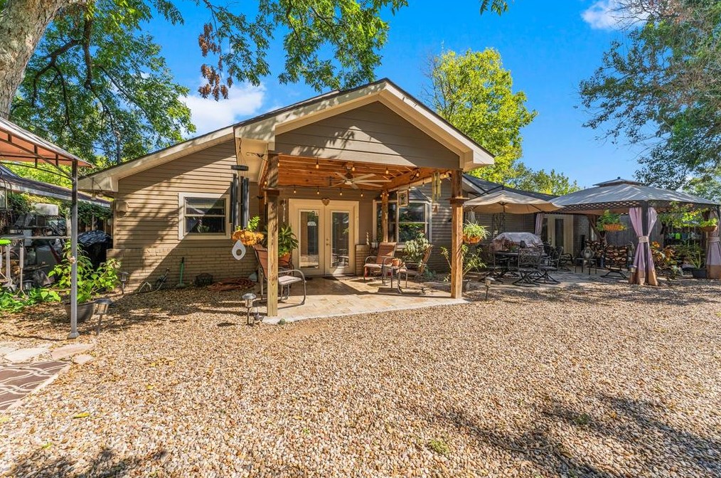 819 Helms Rd, Houston TX  77088-1936 exterior