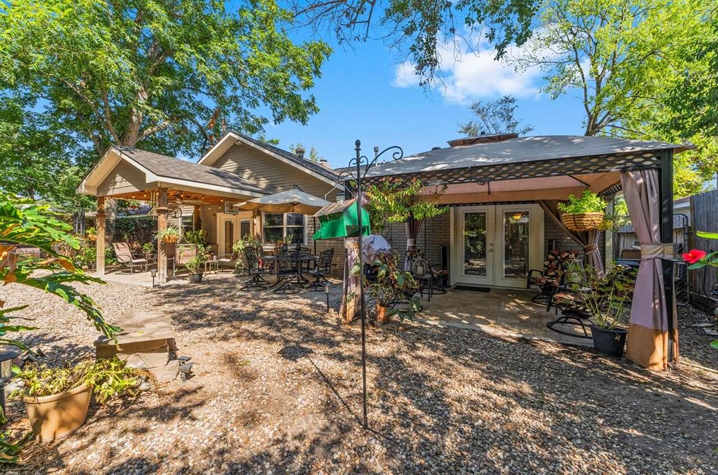 819 Helms Rd, Houston TX  77088-1936 exterior