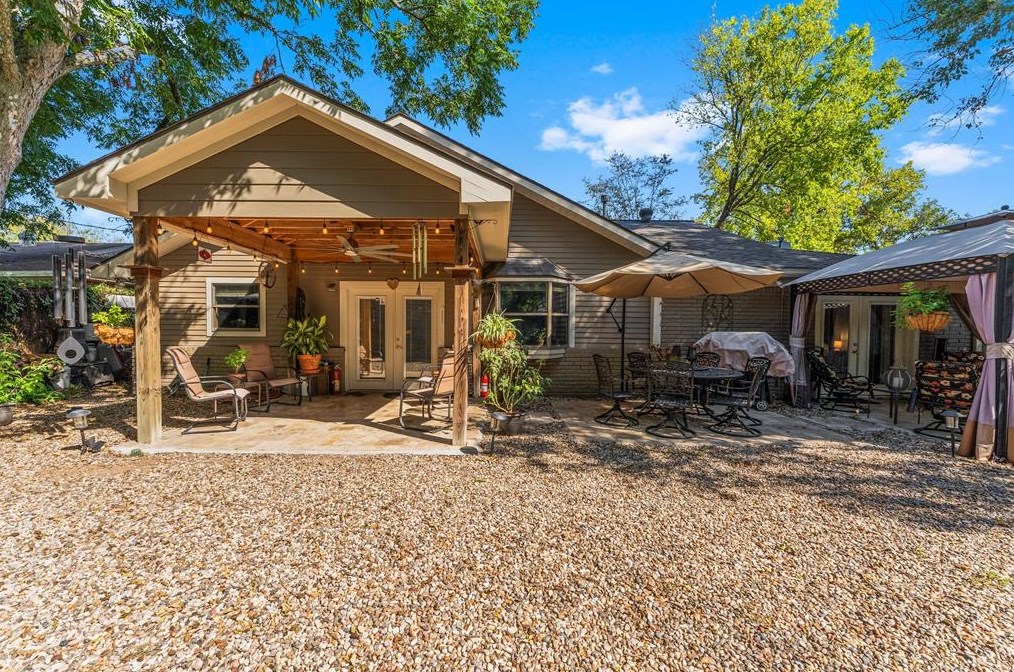 819 Helms Rd, Houston TX  77088-1936 exterior