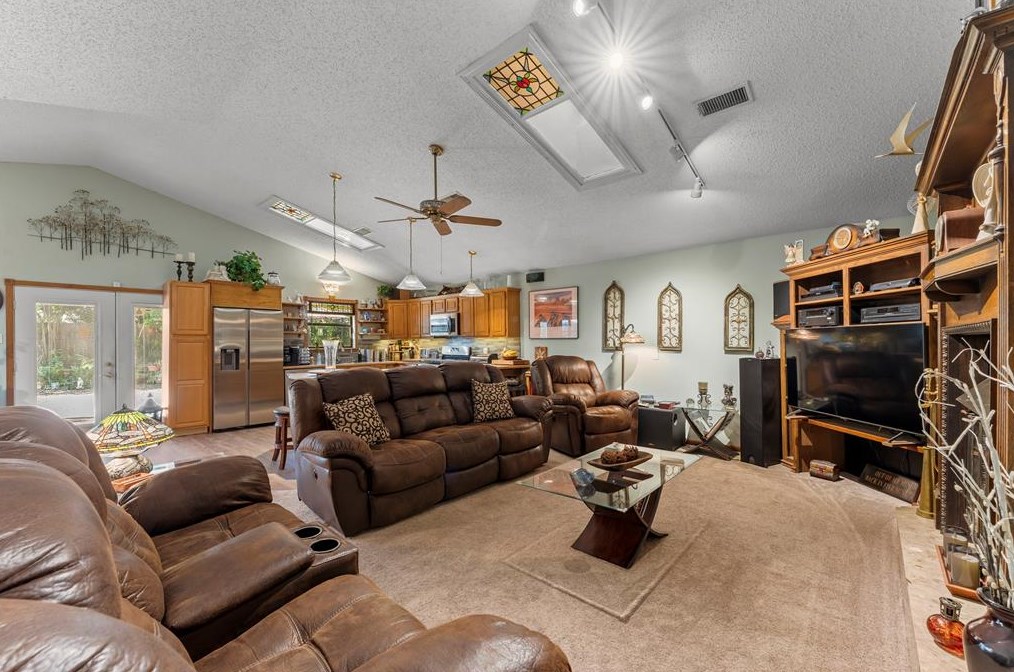819 Helms Rd, Houston TX  77088-1936 exterior