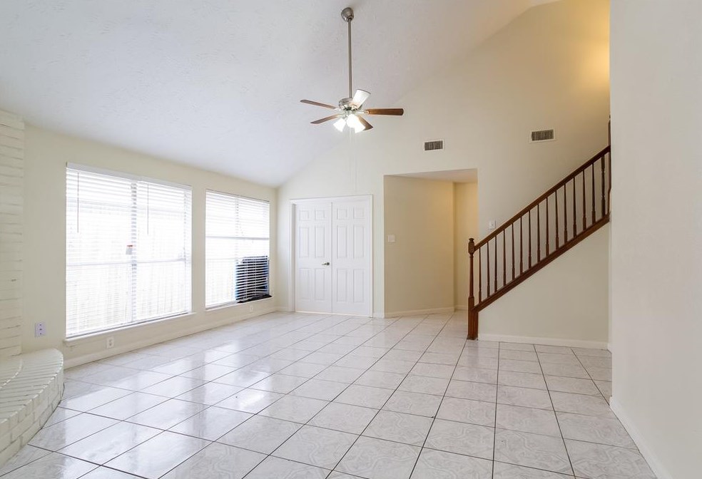 3907 Ebury Dr, Houston TX  77066-4528 exterior