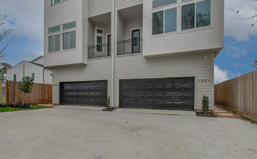 2915 Engelke St, Houston, TX 77003-1209