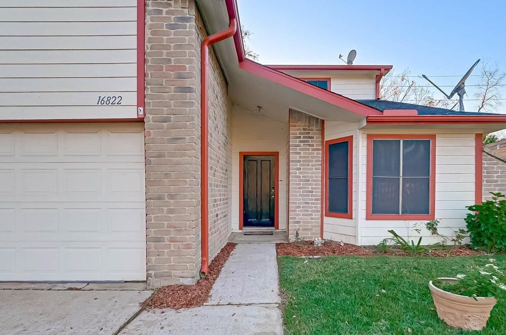 16822 Rippling Mill Dr, Sugar Land, TX 77498