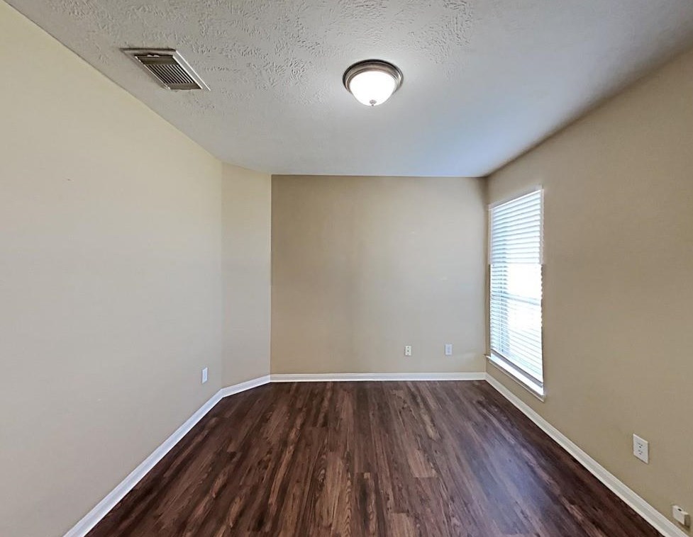 903 Chase Lock Dr, Bacliff, TX 77518