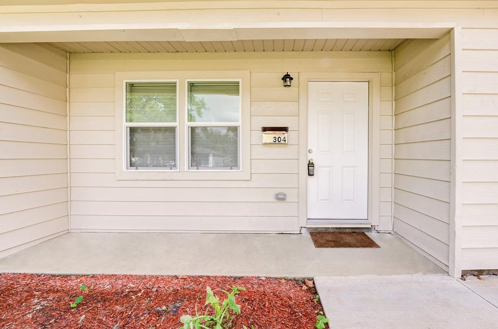304 E Foley St, Alvin, TX 77511