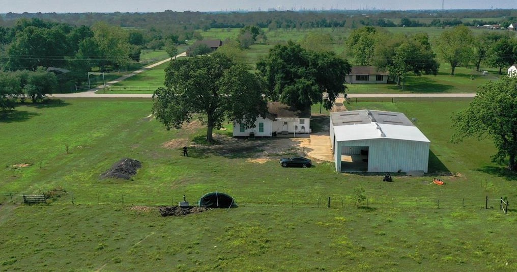 3319 Barbers Hill Rd, Crosby, TX 77532