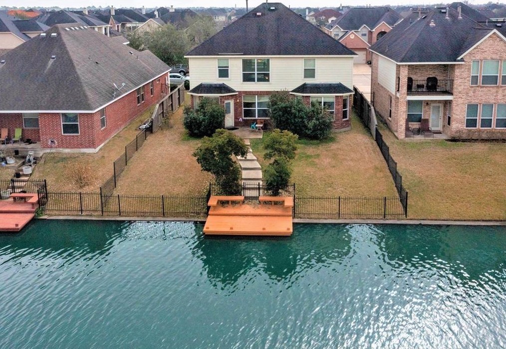 4014 Tuscan Shores Dr, Missouri City TX  77459-6988 exterior