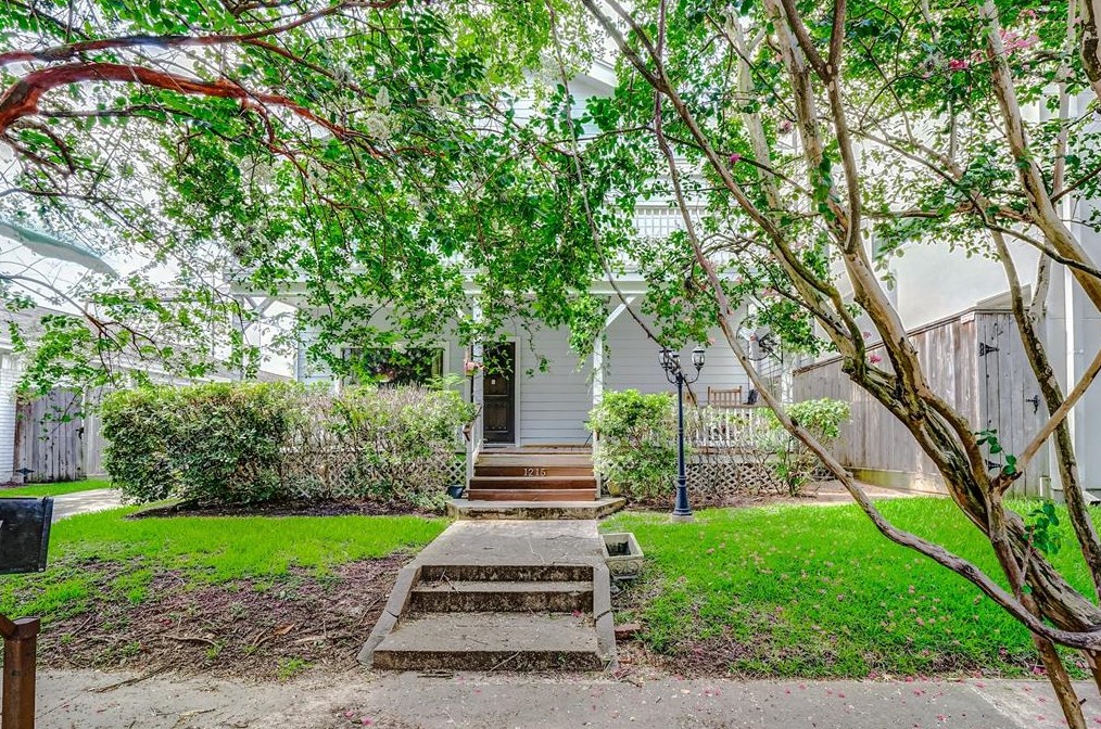 1215 Pierce St, Houston, TX 77019-4145