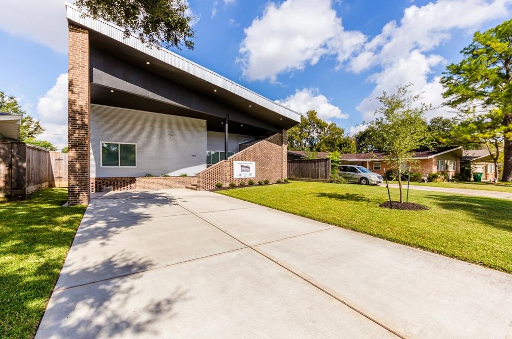 6822 Rowan Ln, Houston, TX 77074