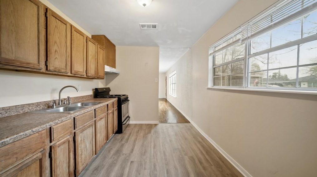 2426 Estate Dr, Deer Park, TX 77536