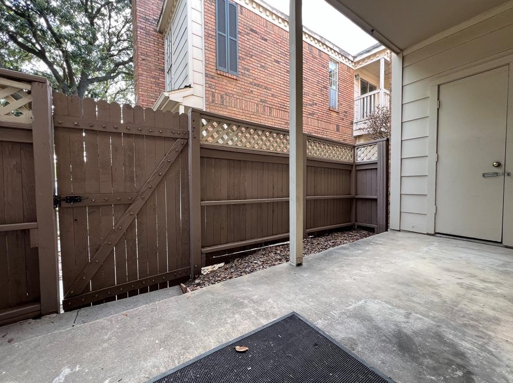 2626 Holly Hall St, Houston TX  77054-4110 exterior