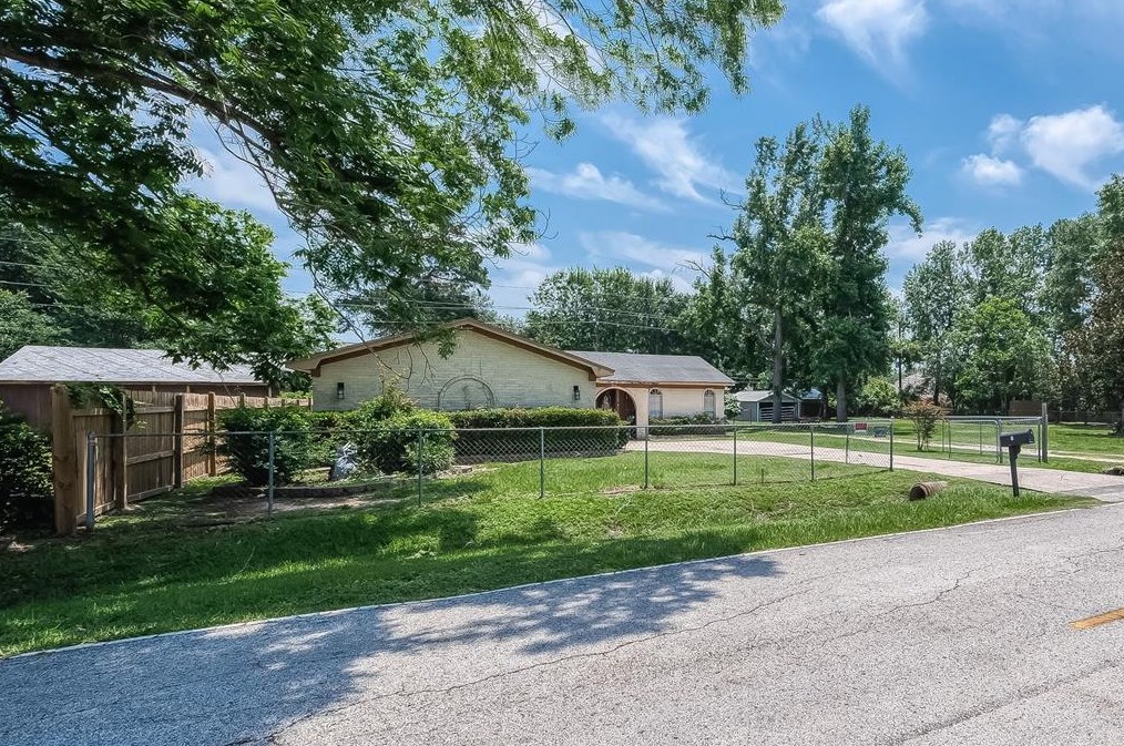 21834 Roseville Dr, Spring, TX 77388-2934