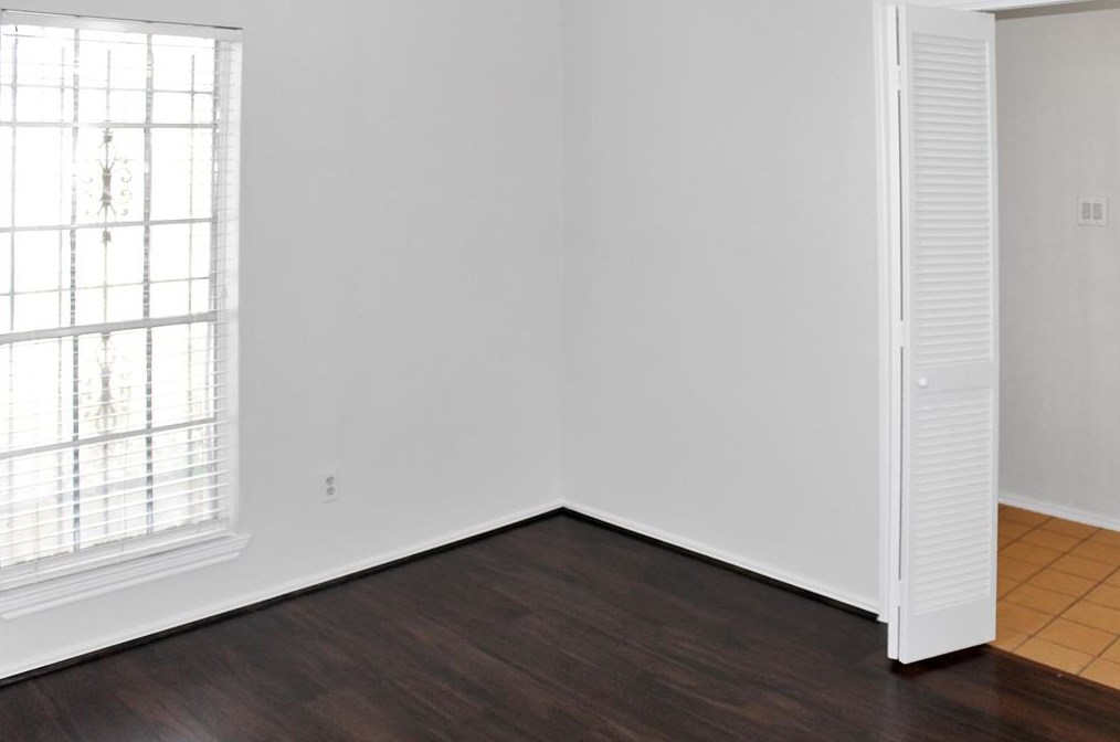 221 Bedford Ln, Conroe, TX 77303