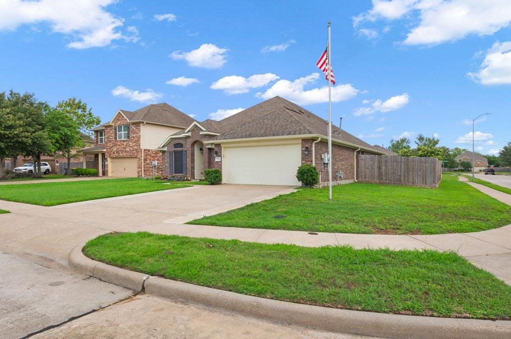 6101 Trout Ct, Pearland, TX 77581