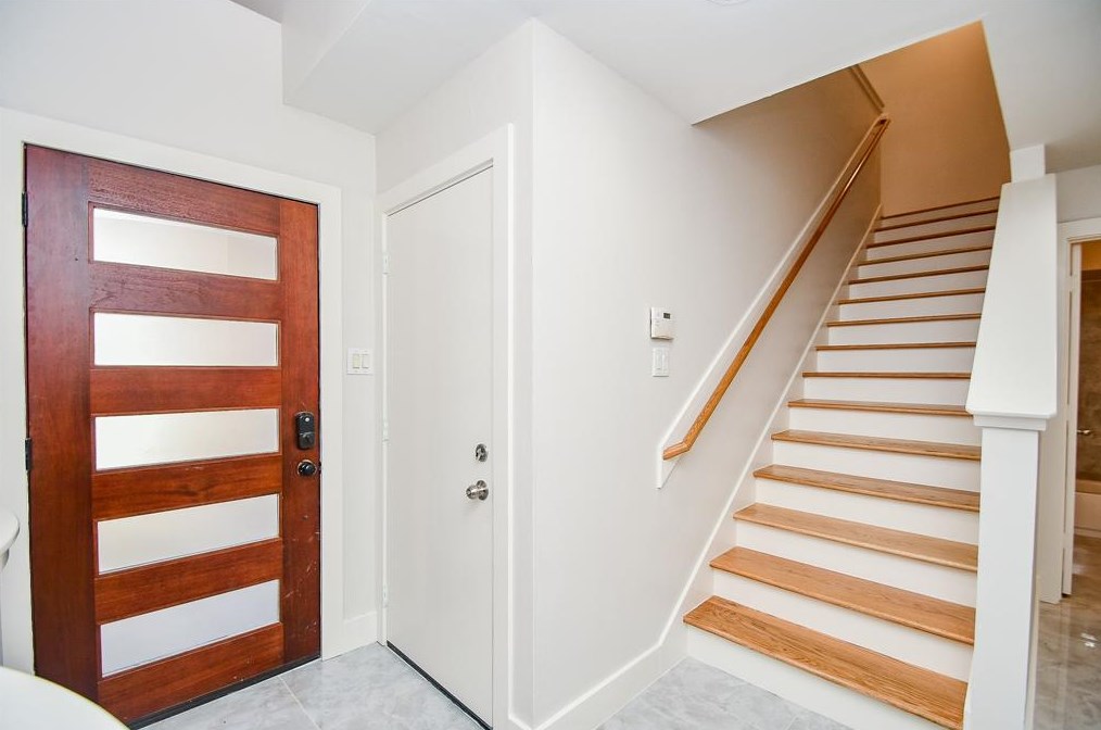 8626 Meadowcroft Dr, Houston TX  77063-5010 exterior