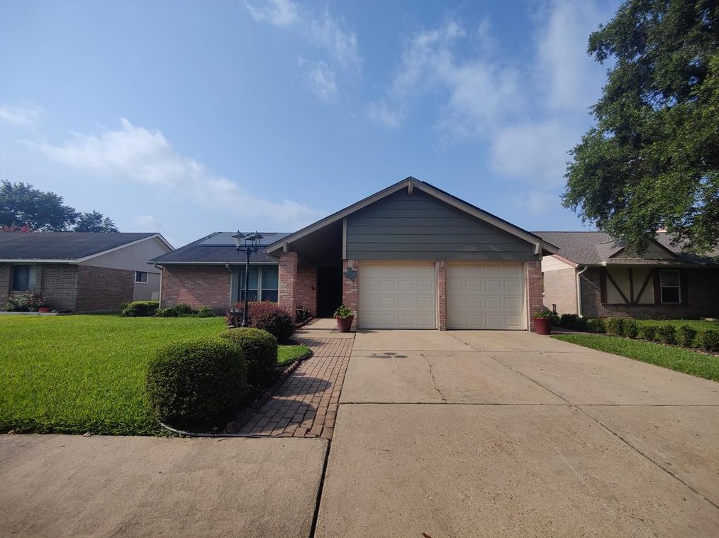 2715 Ashington Dr, Houston, TX 77067