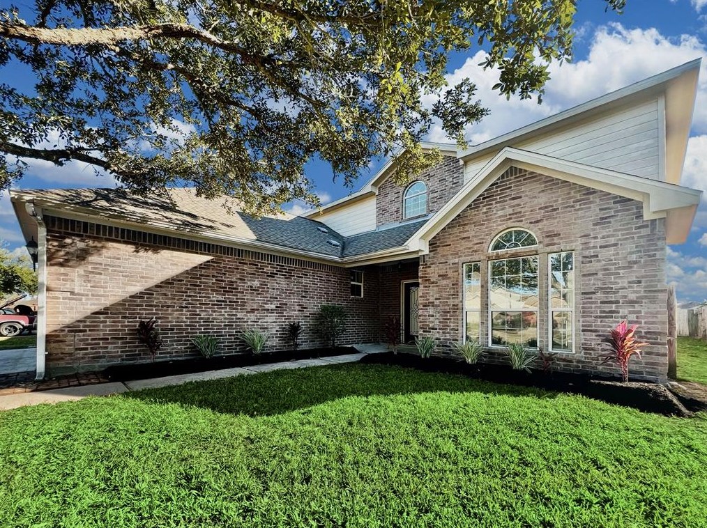 7905 W Red Oak Ln, Texas City, TX 77591