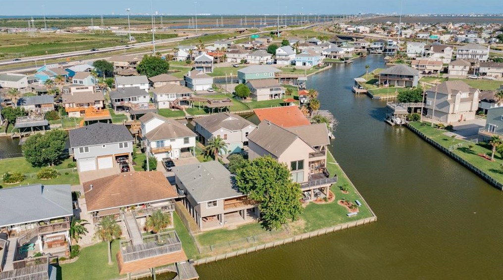 10 Skimmer St, La Marque, TX 77568-6544
