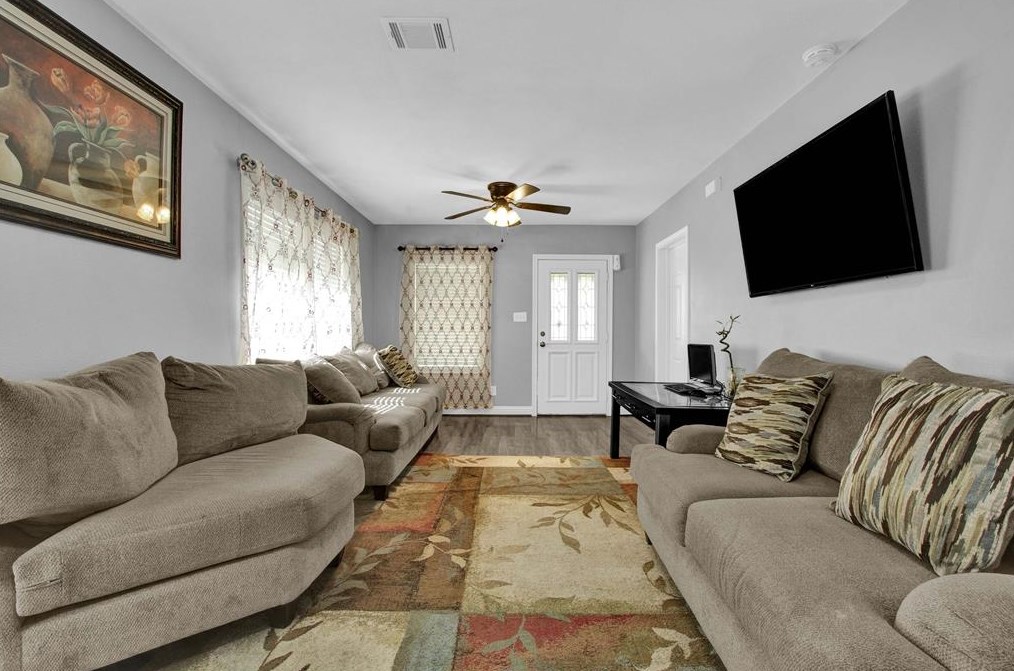 1607 Sylvester Rd, Houston TX  77009-1220 exterior