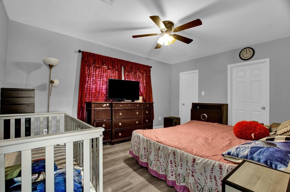 1607 Sylvester Rd, Houston TX  77009-1220 exterior