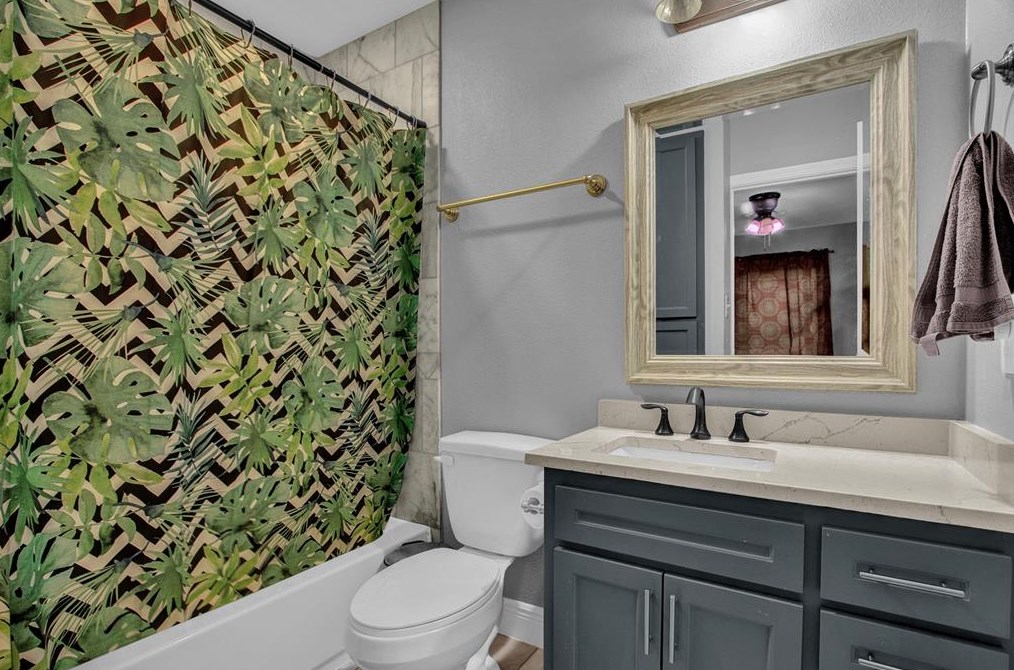 1607 Sylvester Rd, Houston TX  77009-1220 exterior