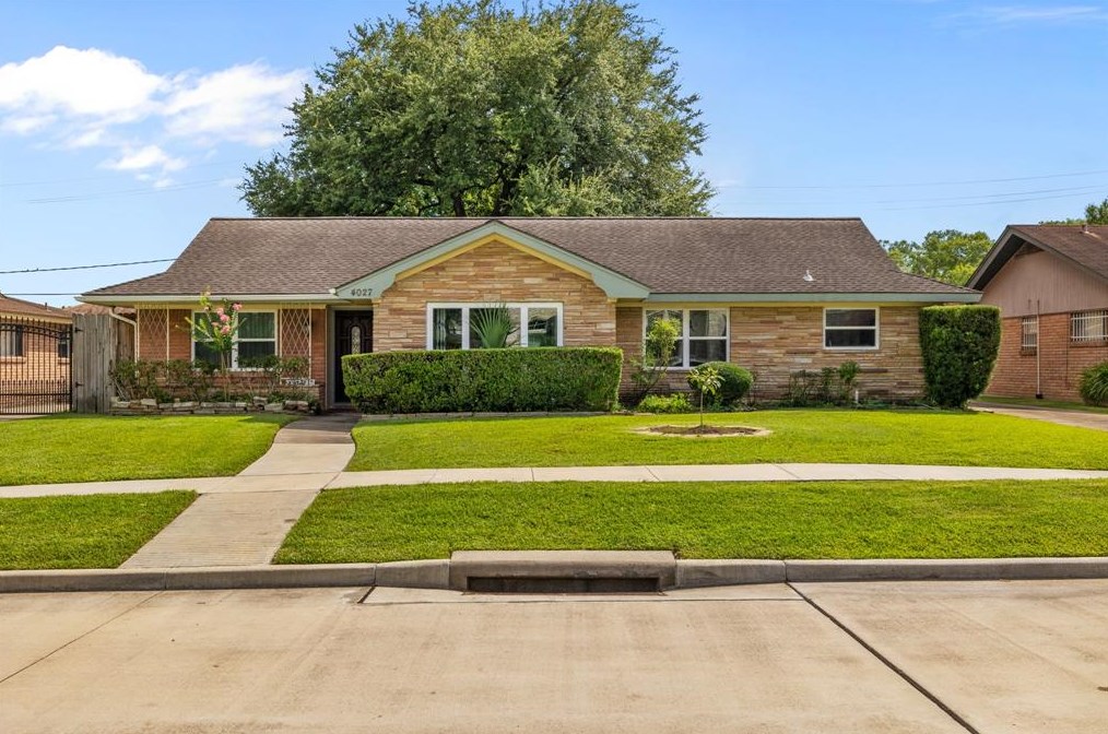 4027 Martinshire Dr, Houston, TX 77025