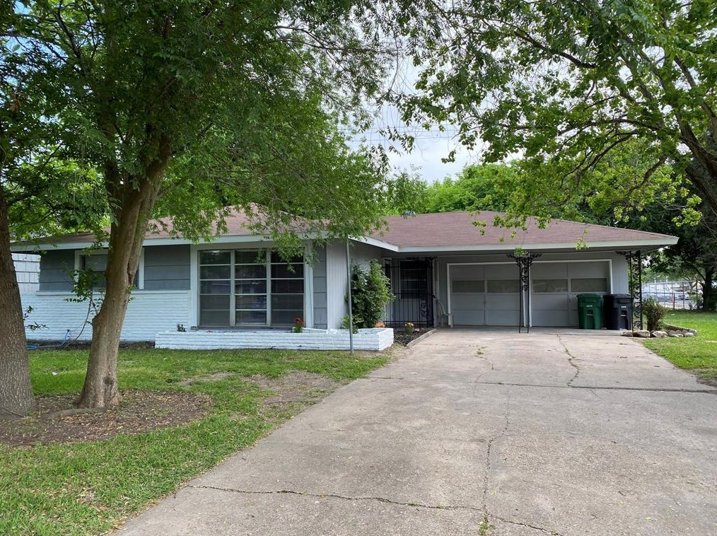 5702 Thrush Dr, Houston, TX 77033