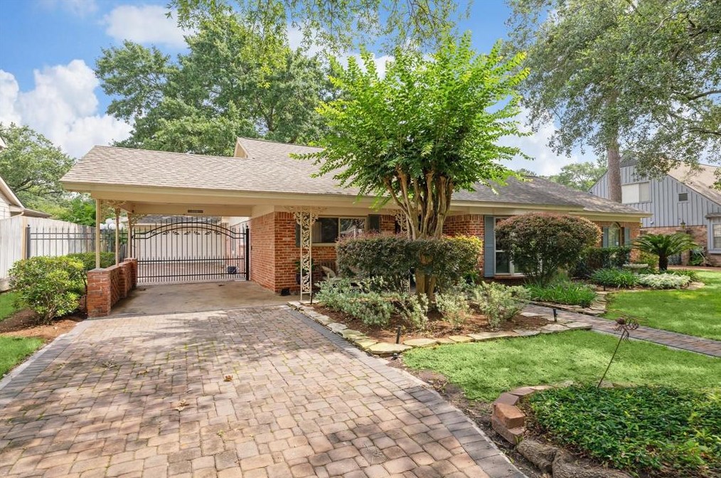 11414 Pecan Creek Dr, Houston, TX 77043-4615