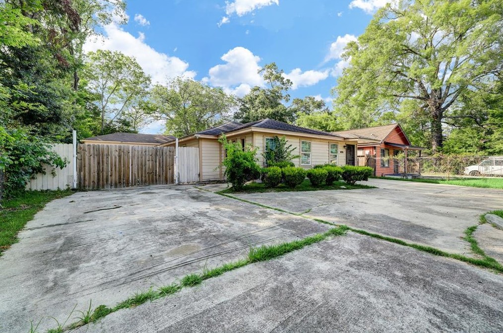 8429 Spaulding St, Houston, TX 77016-6031