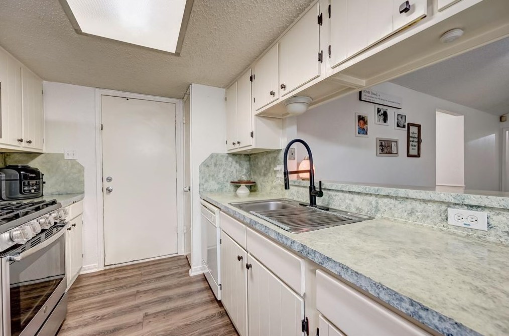 13123 Winding Wood Dr, Houston TX  77038-1742 exterior