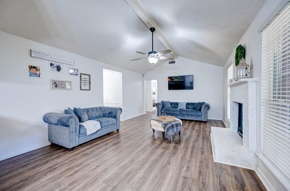 13123 Winding Wood Dr, Houston TX  77038-1742 exterior