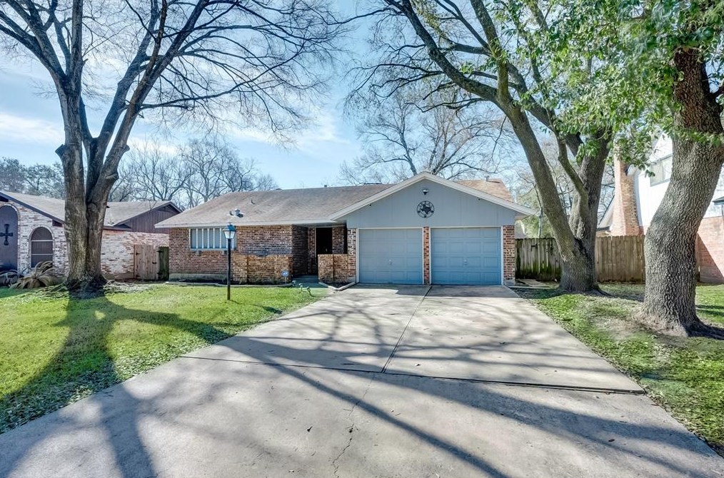 13123 Winding Wood Dr, Houston TX  77038-1742 exterior