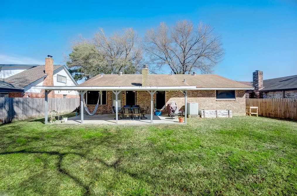 13123 Winding Wood Dr, Houston TX  77038-1742 exterior