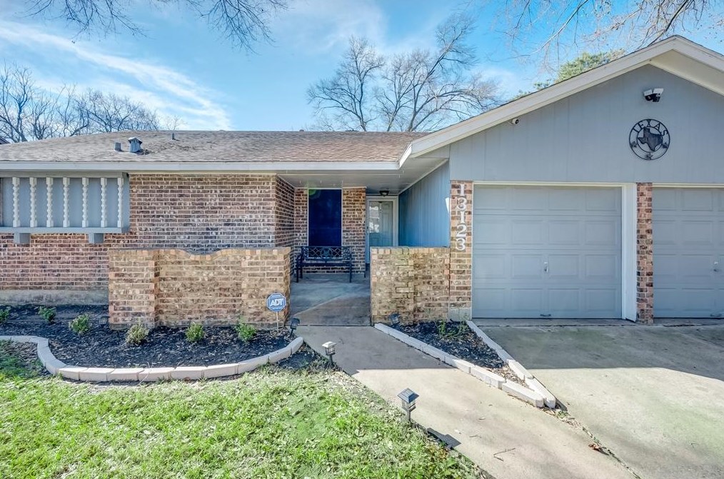 13123 Winding Wood Dr, Houston TX  77038-1742 exterior