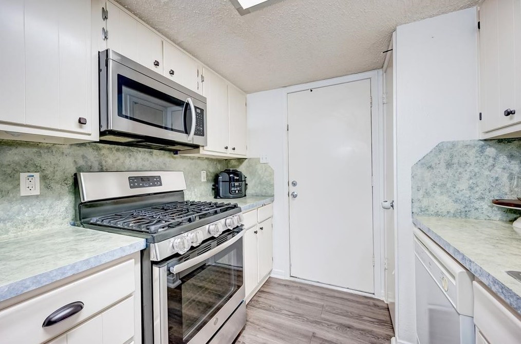 13123 Winding Wood Dr, Houston TX  77038-1742 exterior