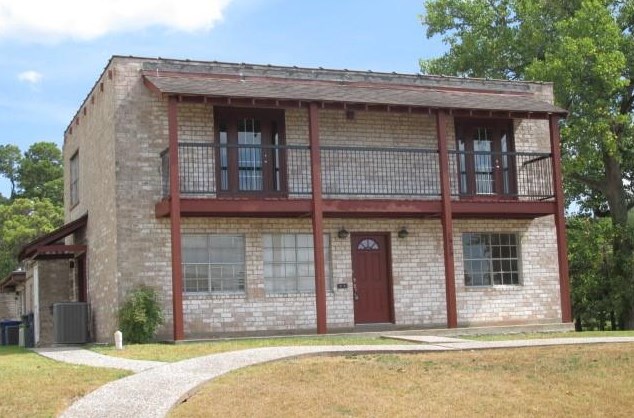 1919 20th St, Huntsville, TX 77340