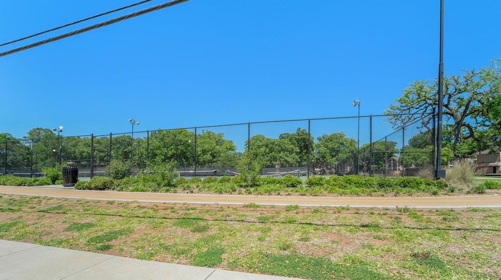 2100 Tanglewilde St, Houston TX  77063-1209 exterior