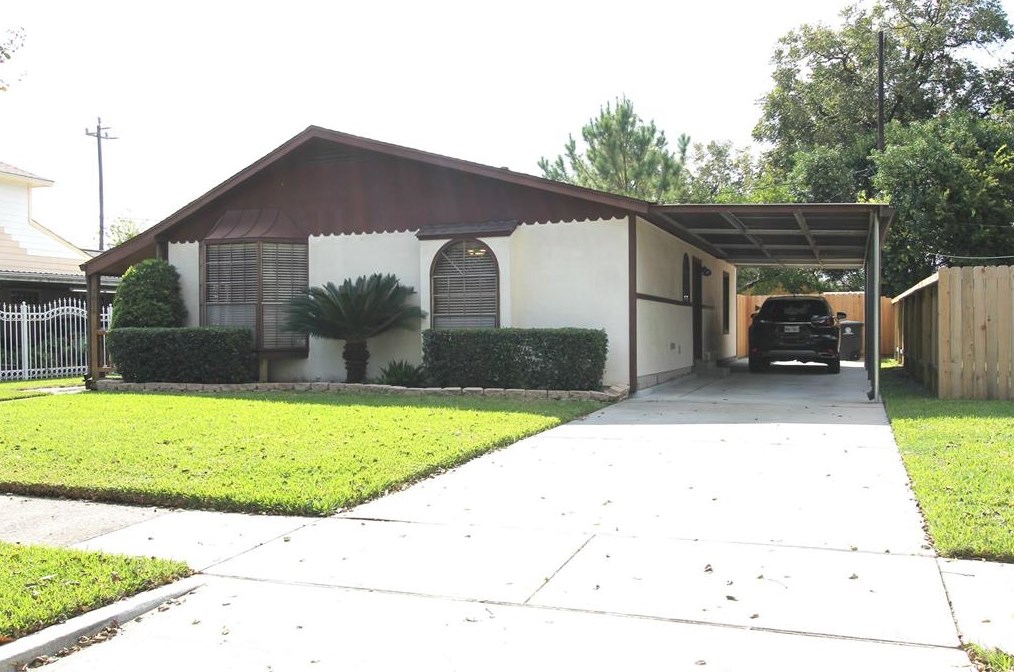 7614 Linden St, Houston, TX 77012