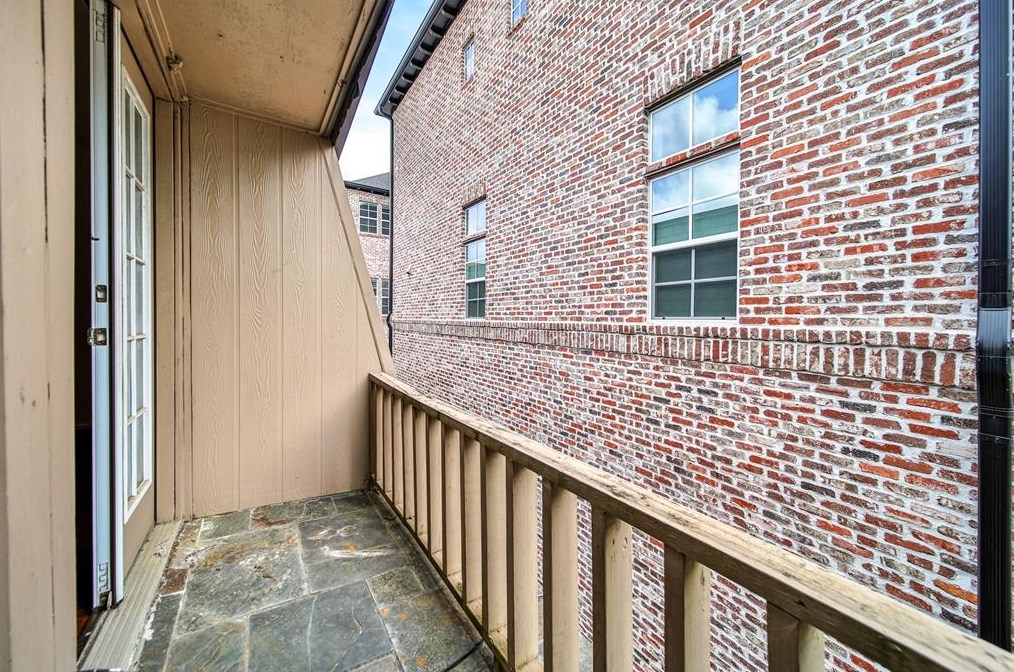 2415 Shakespeare St, Houston TX  77030-1038 exterior