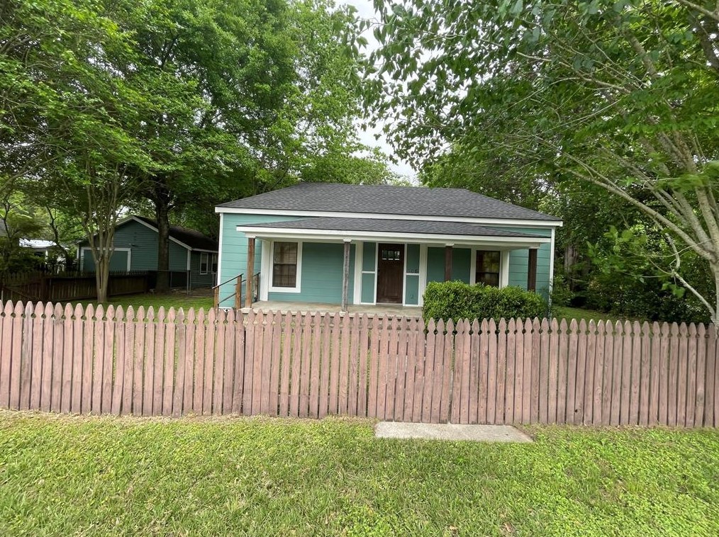 306 Carrell St, Tomball, TX 77375
