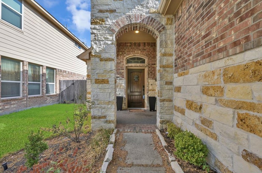 106 Deerfield Meadow Dr, Conroe, TX 77384
